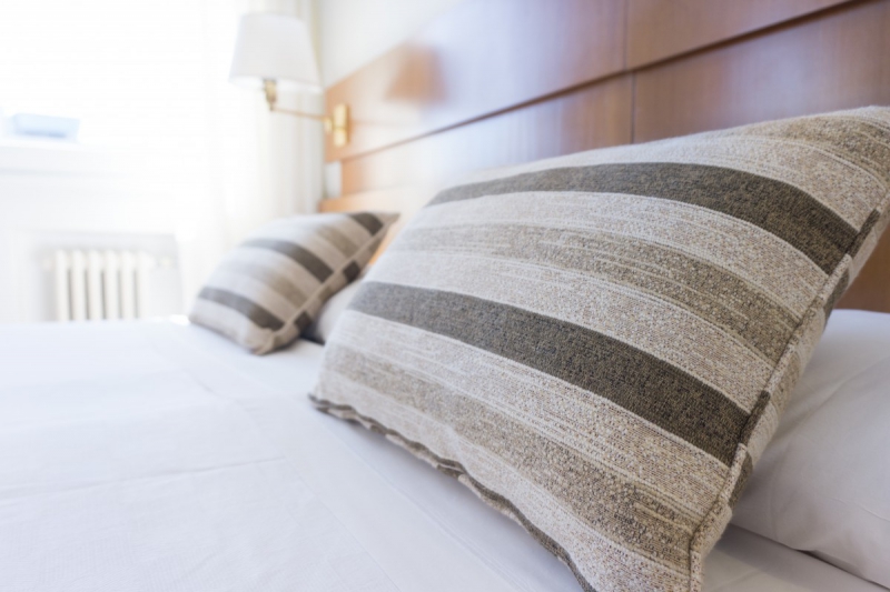 chambre-hote-ST JEAN CAP FERRAT-min_pillow_bed_bedroom_hotel_space-115188